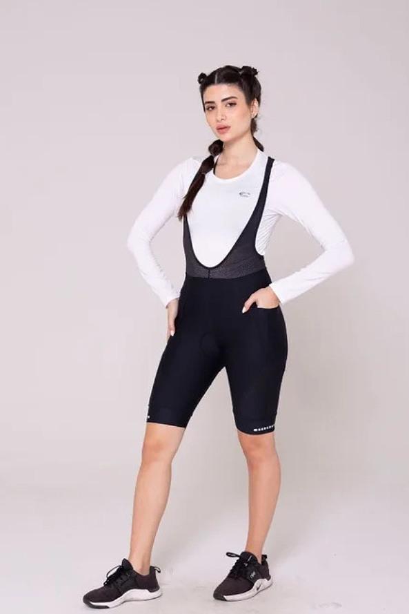 O Bretelle Curto Speedy é um produto completo, pensado para fornecer mais conforto durante a prática do esporte. Para isso, traz diversas atribuições, como a proteção contra raios solares UV50+, a tecnologia Dry, que garante secagem rápida, e os pontos estratégicos acolchoados com espuma, que proporcionam mais conforto ao ciclista. Além disso, traz os detalhes refletivos para aumentar a visibilidade nas ruas, o bolso inteligente para facilitar o transporte de objetos e o tecido de compressão, que auxilia a melhorar a circulação no momento da atividade.